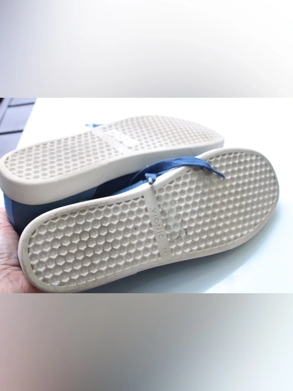 Vionic pisces sneakers